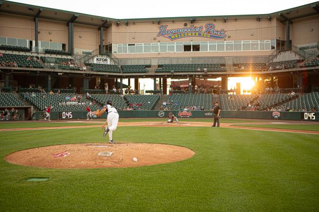 Lincoln Saltdogs warming up