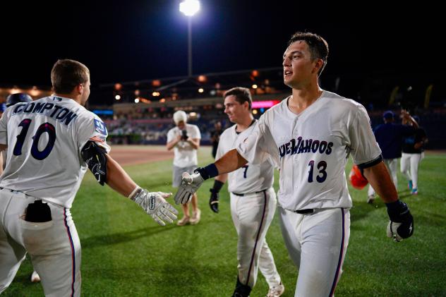 Pensacola Blue Wahoos outfielder Fenwick Trimble (right)