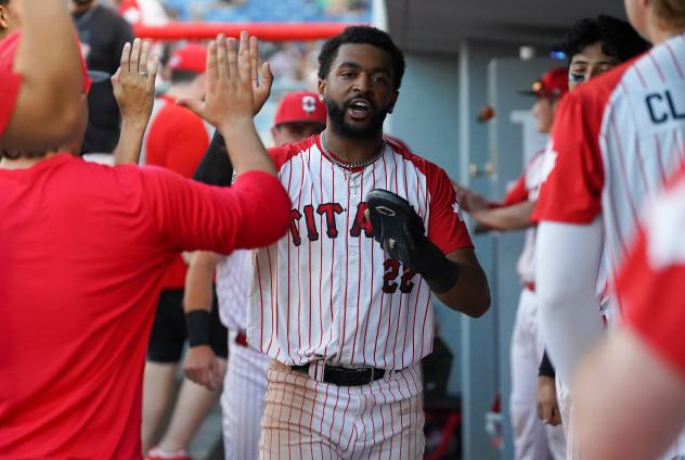Ottawa Titans outfielder Myles Smith