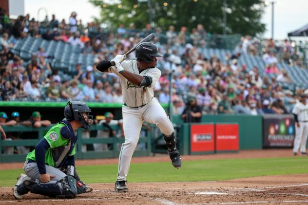 Greensboro coleta 16 acertos em Win over Drive