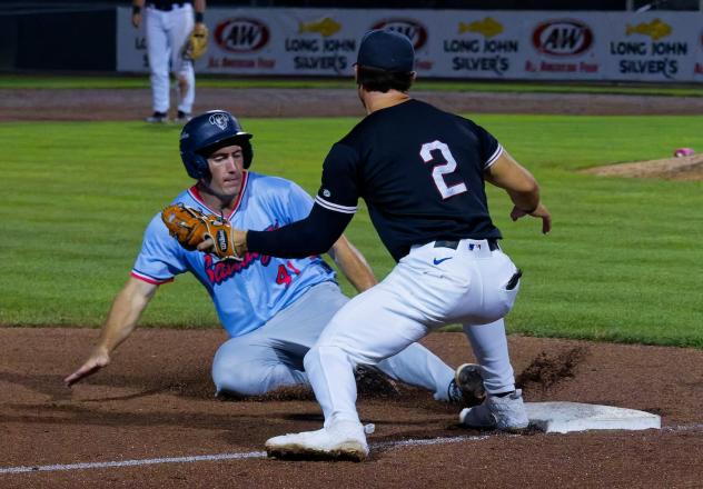Lincoln Saltdogs' Cary Arbolida and Sioux City Explorers' Zac Vooletich in acrion