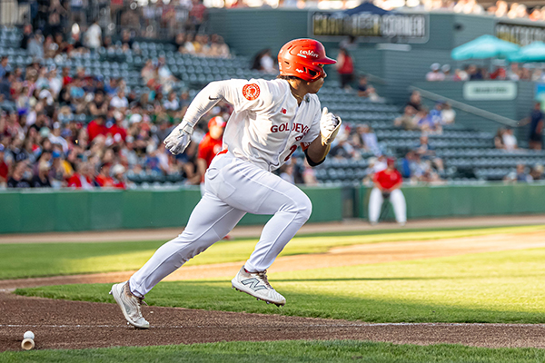 Goldeyes pega o abridor da RailCats