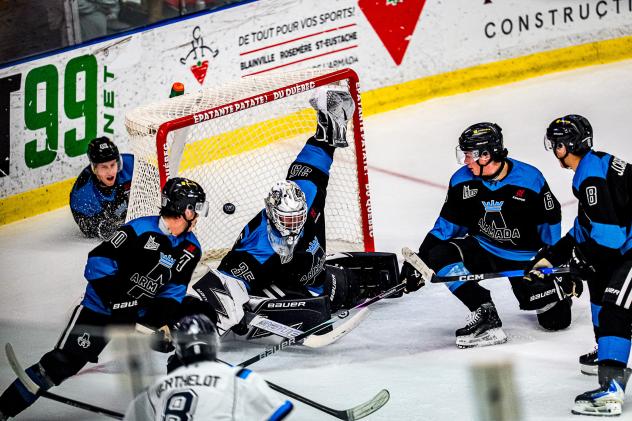 Blainville-Boisbriand Armada defend their goal