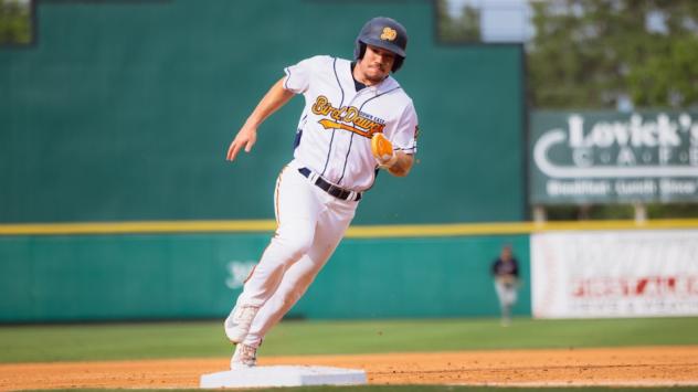 Down East Bird Dawgs on the basepaths