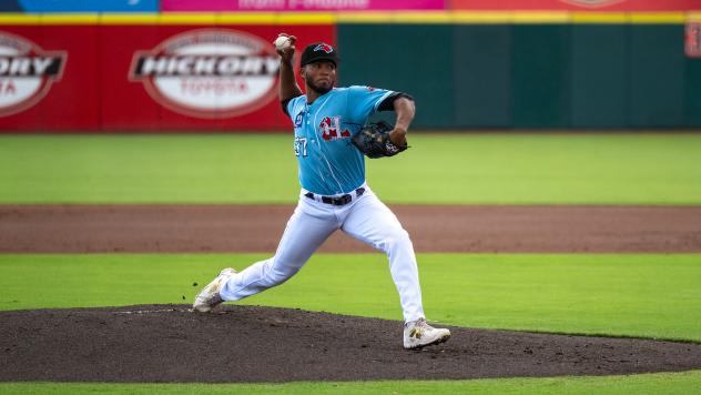 Hickory Crawdads pitcher Aneudis Mejia