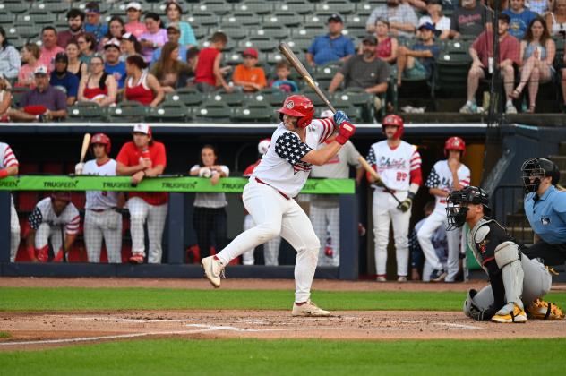 Οι Gurevitch και Peete συνδυάζονται για τη νίκη των Five Homers των Chiefs