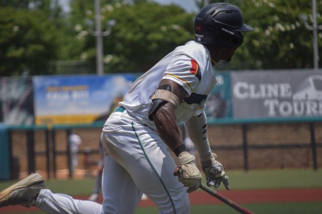 Mississippi Mud Monsters bolt to first