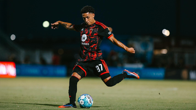 Phoenix Rising's Daniel Flores un action