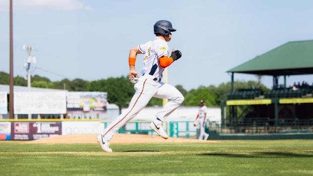 Down East Bird Dawgs race for home