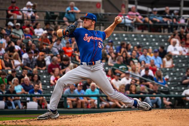 Syracuse Mets pitcher Jonathan Santucci