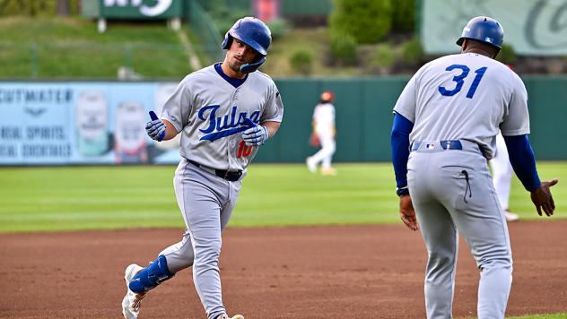 Taylor Young of the Tulsa Drillers rounds third