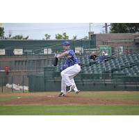 Sioux Falls Canaries on the Mound