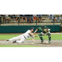 Elijah Dilday Scores for the Duluth Huskies