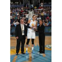 Elena Delle Donne Accepts Dawn Staley Community Leadership Award