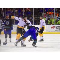 Mississippi RiverKings Defenseman Travis Howe vs. Columbus Cottonmouths Forward Al Graves