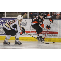 Omaha Lancers Control the Puck vs. the Muskegon Lumberjacks