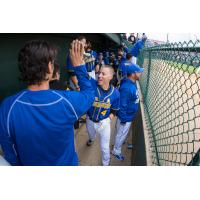 Sioux Falls Canaries Congratulate Ethan Chapman on his Home Run