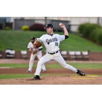 Ludwig and Martinez Pave the Way for Seventh Straight Win
