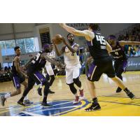 Santa Cruz Warriors Guard Jeremy Pargo drives to the hoop vs. the Reno Bighorns