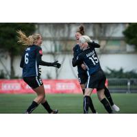 Seattle Reign FC teammates congratulate Megan Rapinoe on her goal