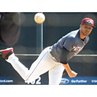 Somerset Patriots RHP Ryan Kelly warms up