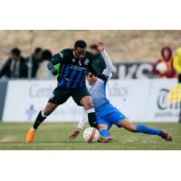 Colorado Springs Switchbacks control the ball against Rio Grande Valley FC