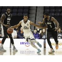 Halifax Hurricanes guard Cliff Clinkscales drives through the Moncton Magic