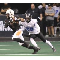 Jamal Miles of the Arizona Rattlers vs. the Cedar Rapids Titans