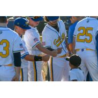 Yuba-Sutter Gold Sox greet a young fan