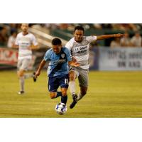 Sacramento Republic FC defender Jaime Villarreal muscles in on Fresno FC