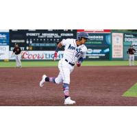 Everett AquaSox outfielder Jansiel Rivera prepares to round third