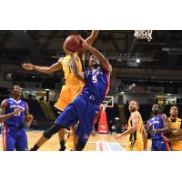 Jamal Reynolds of the Cape Breton Highlanders drives against the London Lightning