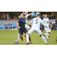 Vako of the San Jose Earthquakes dribbles through the Minnesota United FC defense