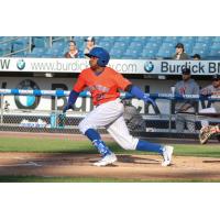 Rajai Davis led the Syracuse Mets with three hits on Monday night