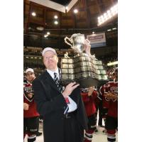 Scott Bonner celebrates with the Memorial Cup