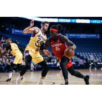 Agua Caliente Clippers forward Johnathan Motley drives to the hoop against the South Bay Lakers