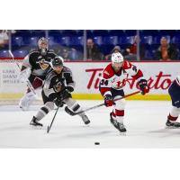 Alex Kannok Leipert of the Vancouver Giants (center) against the Lethbridge Hurricanes