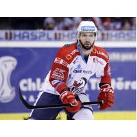 Defenseman Nick Schaus