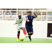 Kansas City Comets defender Ray Lee (left) vs. the Mesquite Outlaws