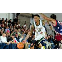 Wisconsin Herd guard Rayjon Tucker