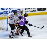 Utah Grizzlies forward Yuri Terao in front of the Kansas City Mavericks goal