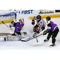 Utah Grizzlies goaltender Brad Barone vs. the Kansas City Mavericks