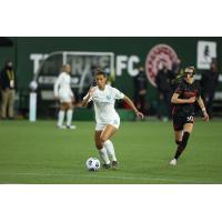 Kansas City NWSL midfielder Desiree Scott vs. Portland Thorns FC