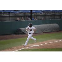 Jantzen Witte of the Tacoma Rainiers rounds third