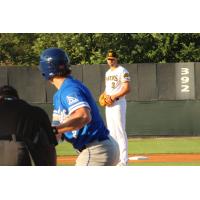 Miners Take Series from Quebec