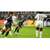 Racing Louisville FC forward Cece Kizer with possession vs. NJ/NY Gotham FC