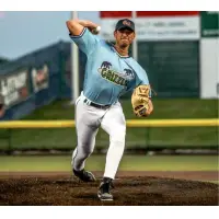 Pitcher Tanner Cable with the Gateway Grizzlies