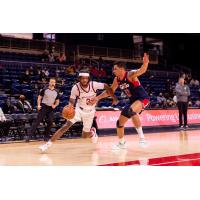 Cleveland Charge drive to the basket against the Capital City Go-Go
