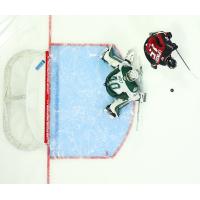 Vancouver Giants right wing Jaden Lipinski in front of the Everett Silvertips goal