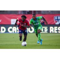 Seattle Sounders FC and FC Dallas race to a ball